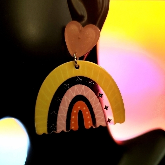 HANDMADE Plastic Acrylic Yellow Pink Orange Heart Boho Rainbow Earrings - Picture 8 of 8
